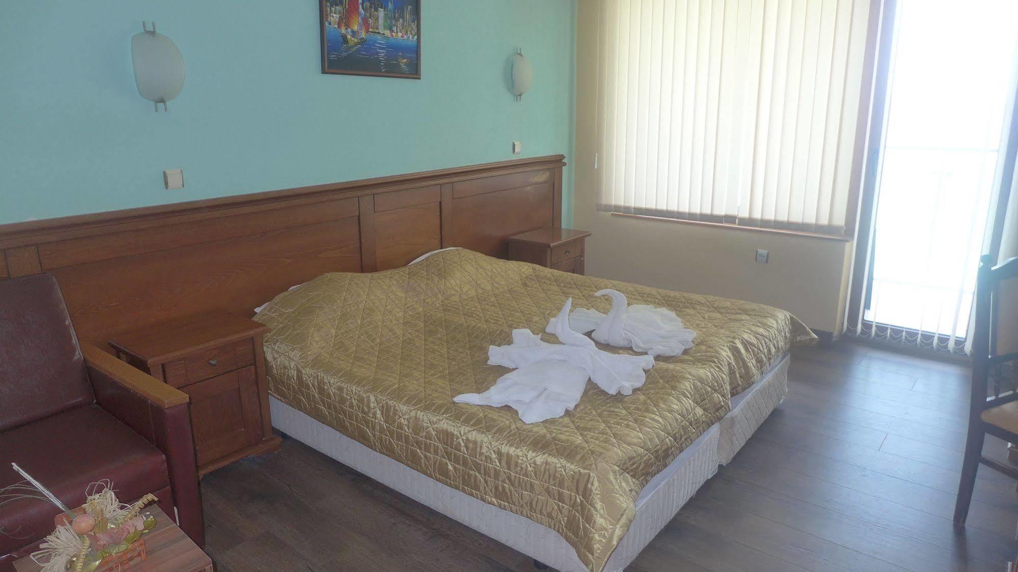 Petrov Family Hotel Nessebar Eksteriør billede